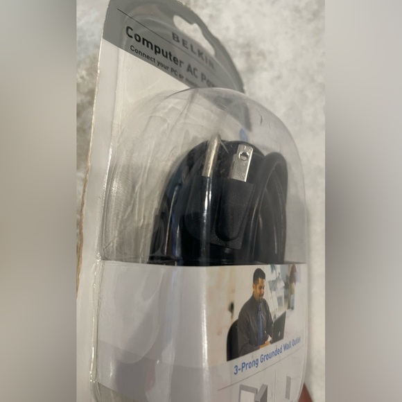 Belkin Black USB-C to Lightning Cable for Fast Charging - Picture 4 of 9